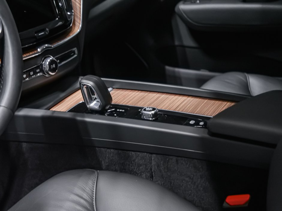 2024 Volvo XC60 B5 PLUS DARK-6