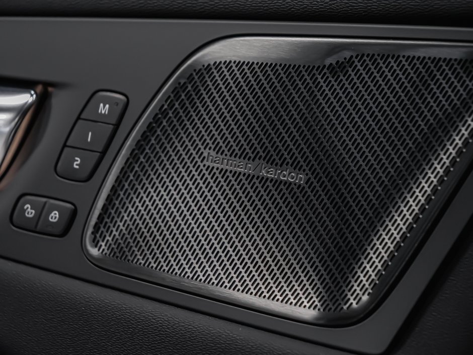 2024 Volvo XC60 Ultimate Dark Theme-9