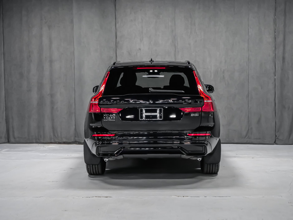 2025 Volvo XC60 Plus Dark Theme-5