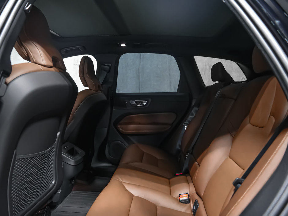 2025 Volvo XC60 Plus Dark Theme-12