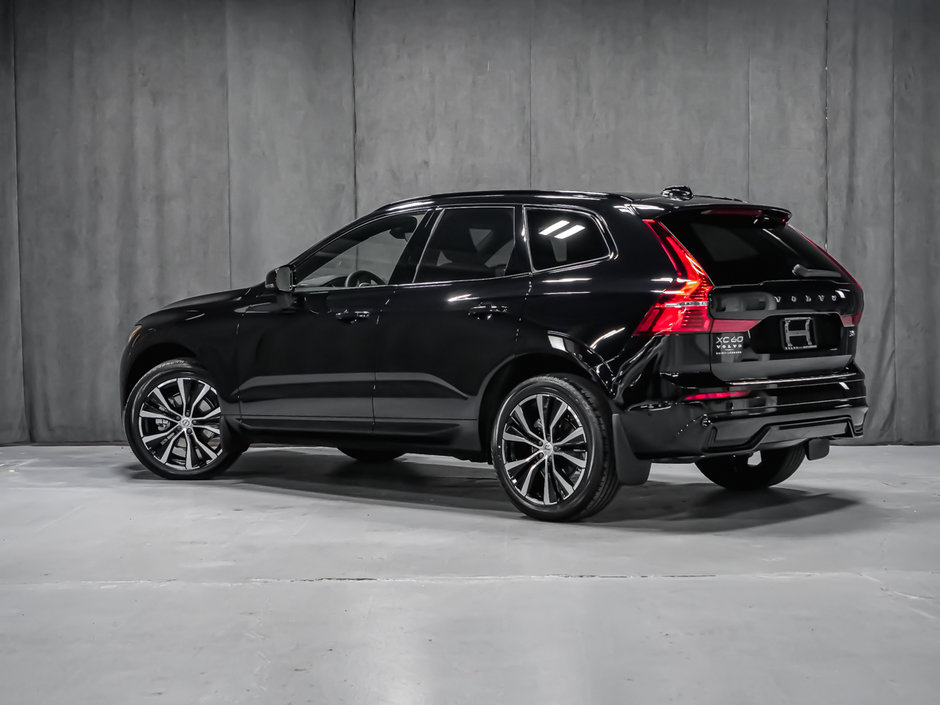 2025 Volvo XC60 Plus Dark Theme-2