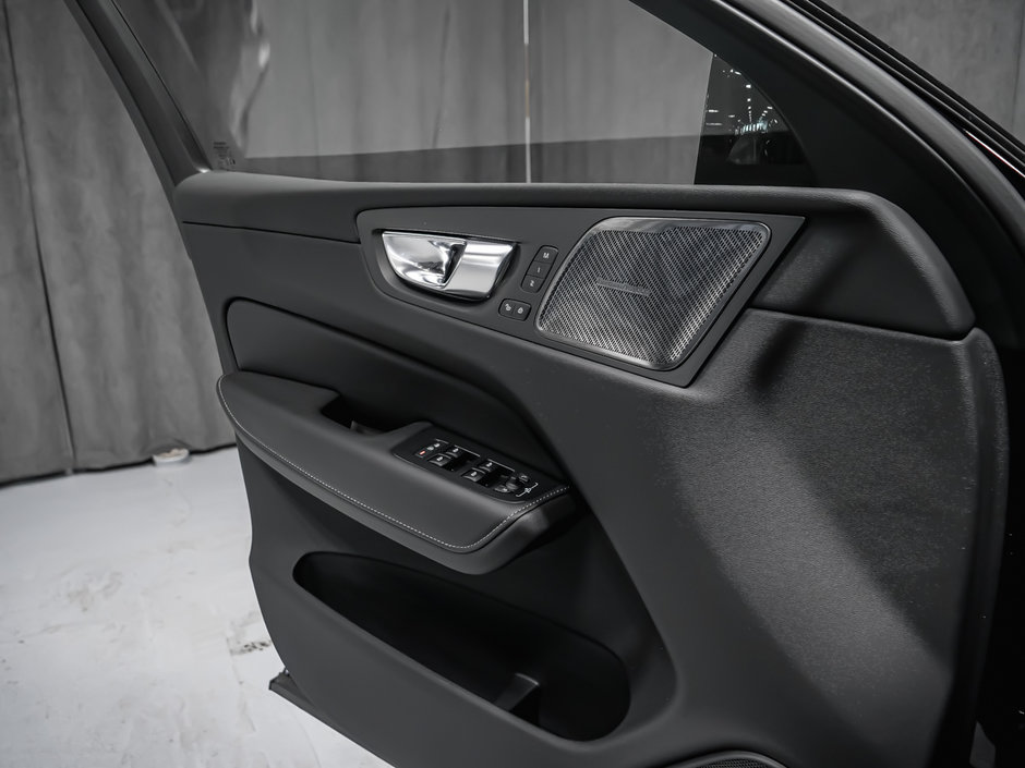 Volvo XC60 Ultra 2025-8