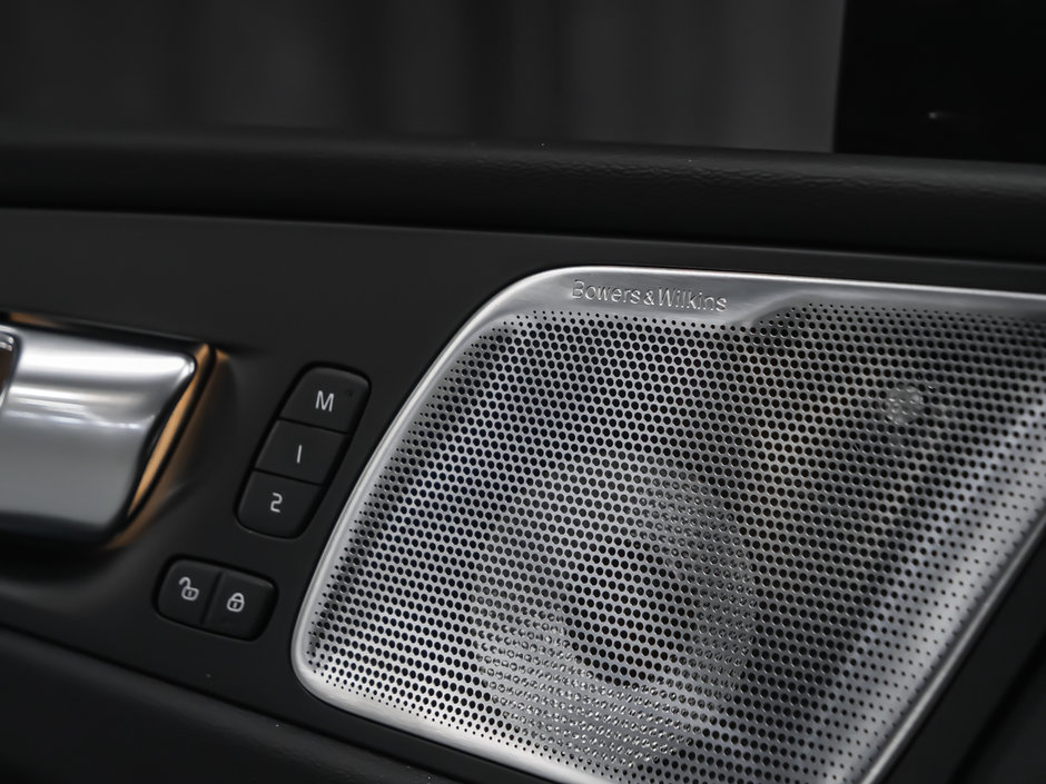 Volvo XC60 Ultra 2025-10