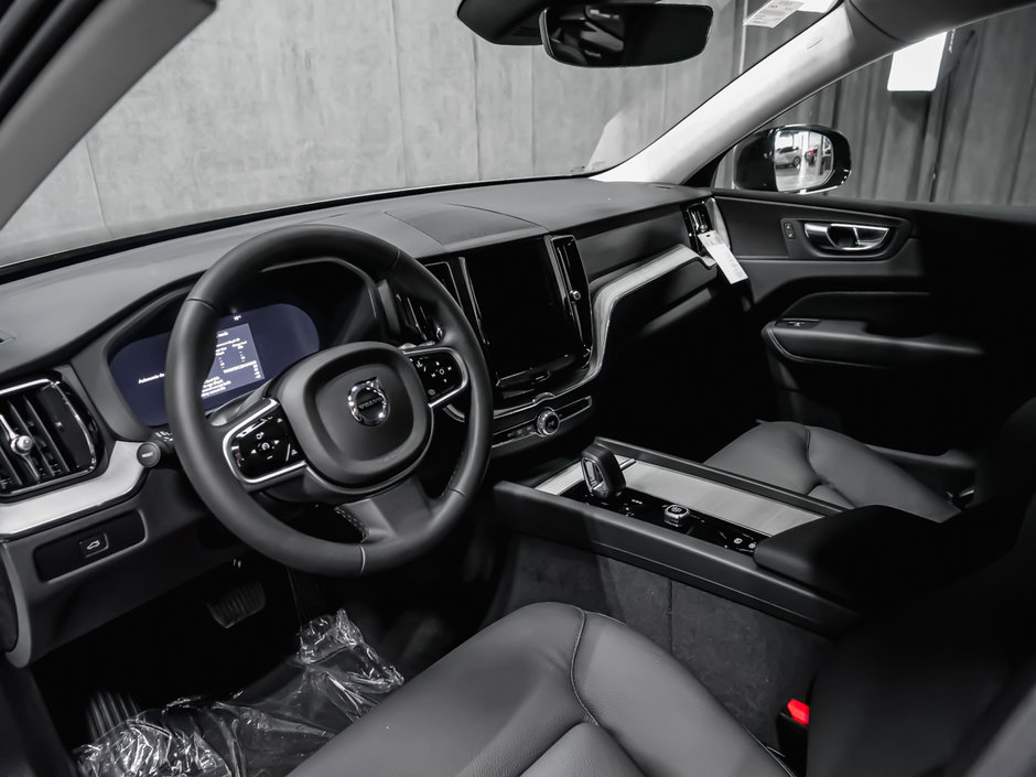 2025 Volvo XC60 Plus Dark Theme-6