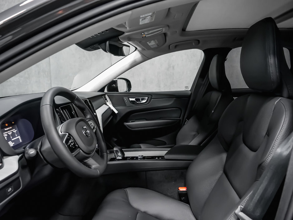 2025 Volvo XC60 Plus Dark Theme-10