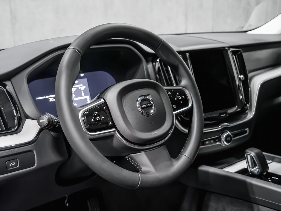 2025 Volvo XC60 Plus Dark Theme-7
