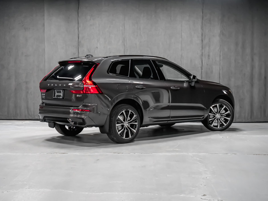 2025 Volvo XC60 Plus Dark Theme-3