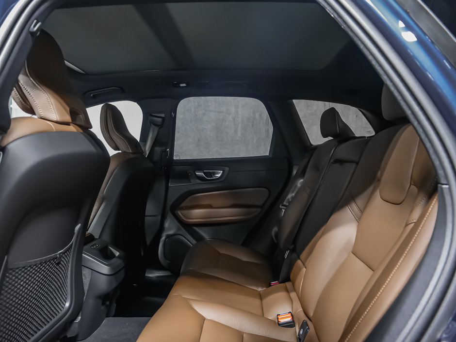 2025 Volvo XC60 Plus-11