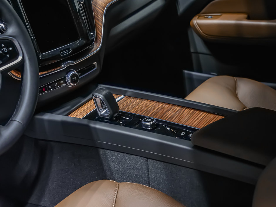 2025 Volvo XC60 Plus-7