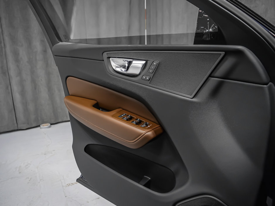 2025 Volvo XC60 Plus-9