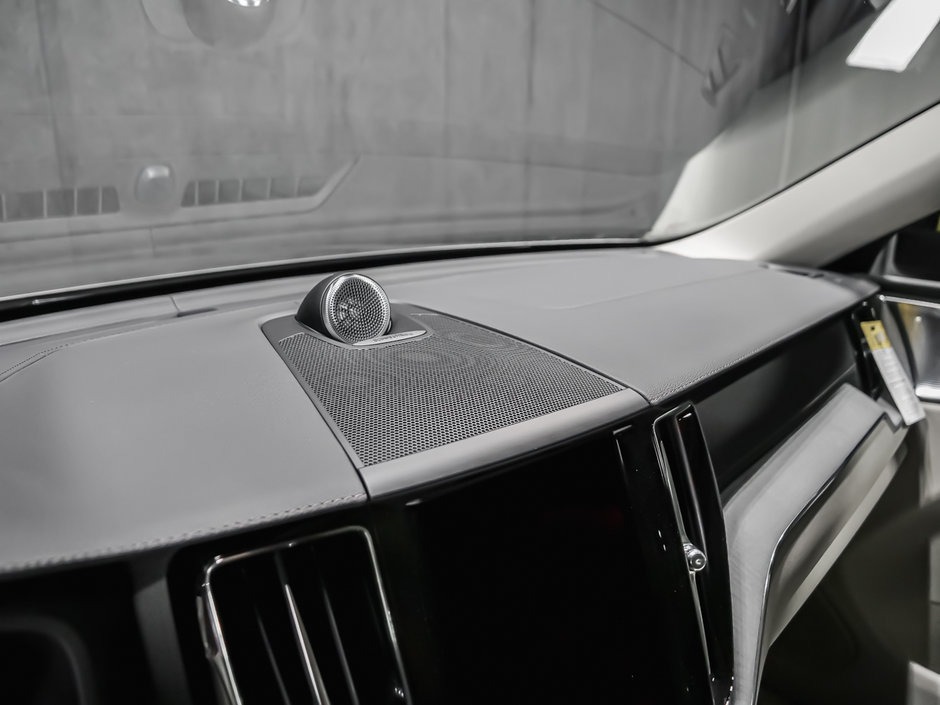 2025 Volvo XC60 Ultra-11