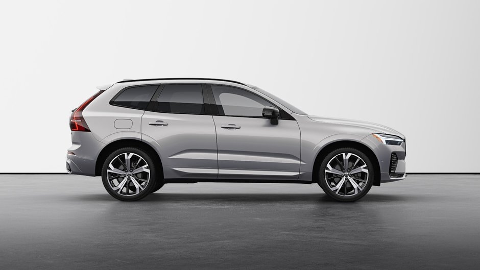 2025 Volvo XC60 Ultra Dark Theme-4