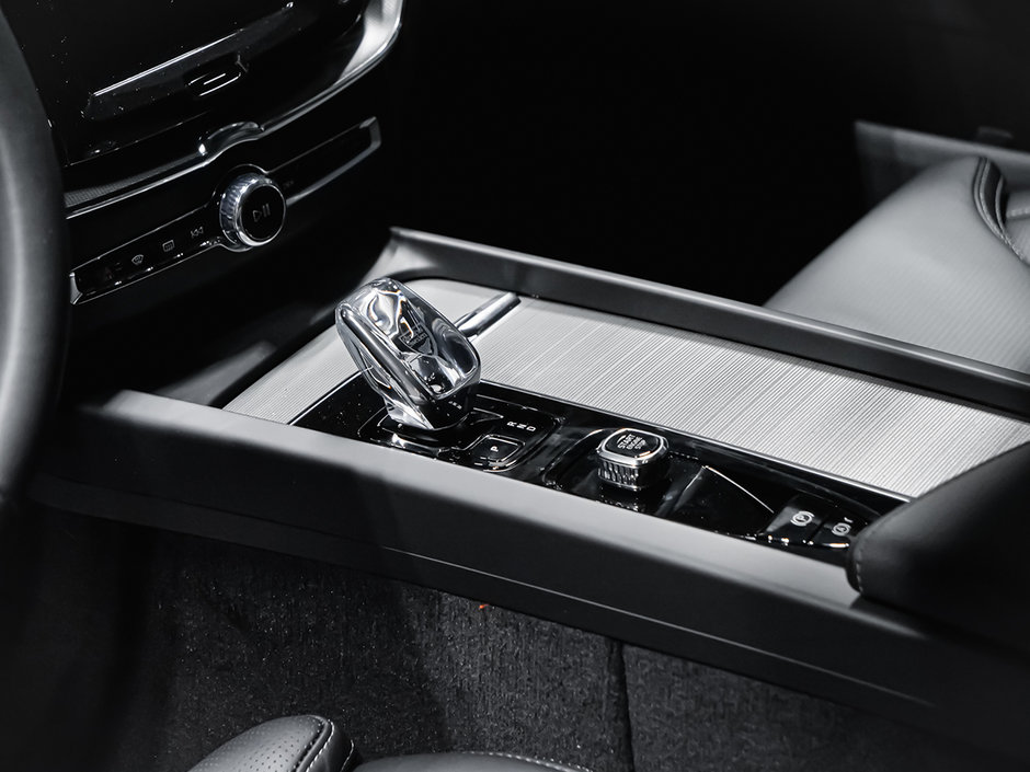 2025 Volvo XC60 Ultra Black Edition-11