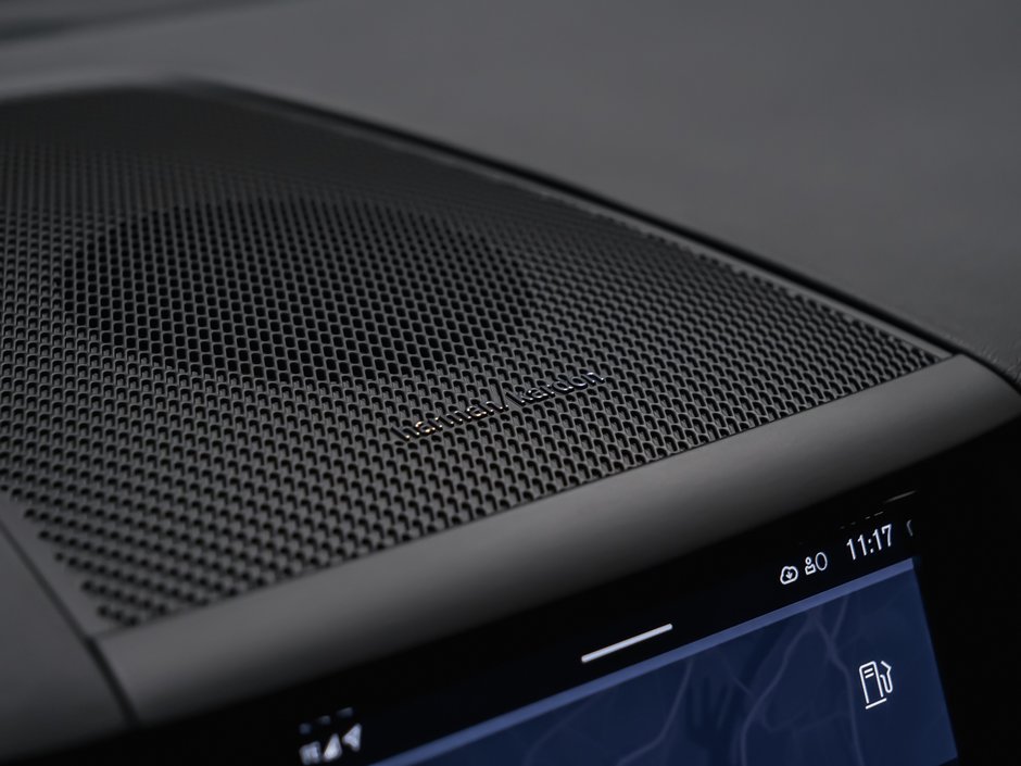 2025 Volvo XC60 B5 PLUS DARK CLIMATE HARMAN-11