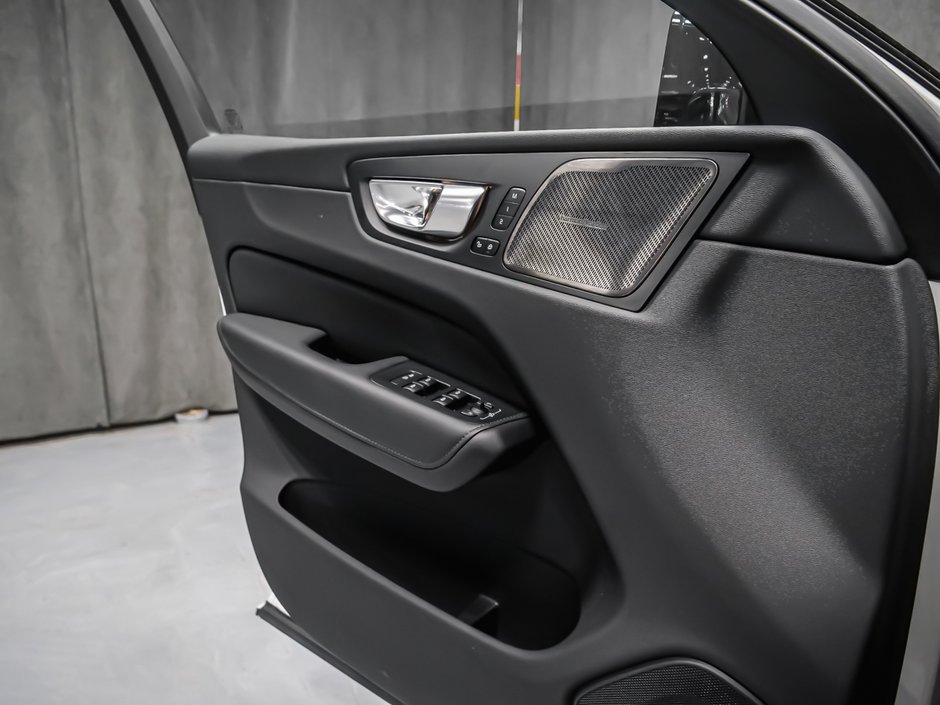 2025 Volvo XC60 B5 PLUS DARK CLIMATE HARMAN-8