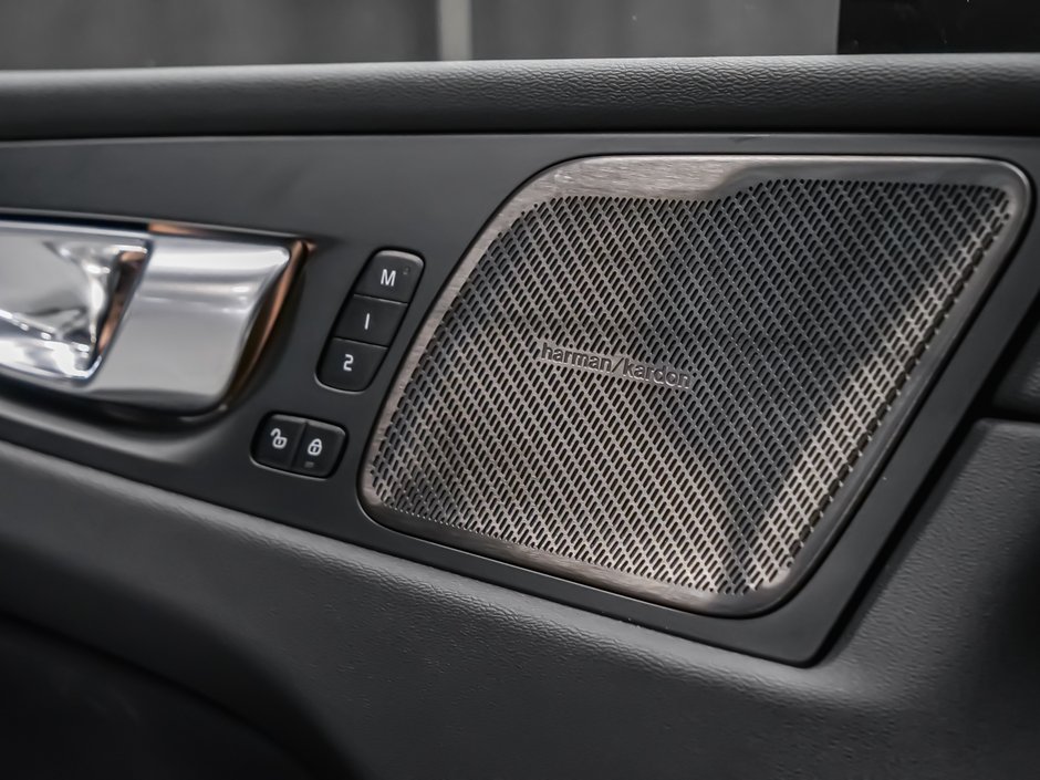 2025 Volvo XC60 B5 PLUS DARK CLIMATE HARMAN-9