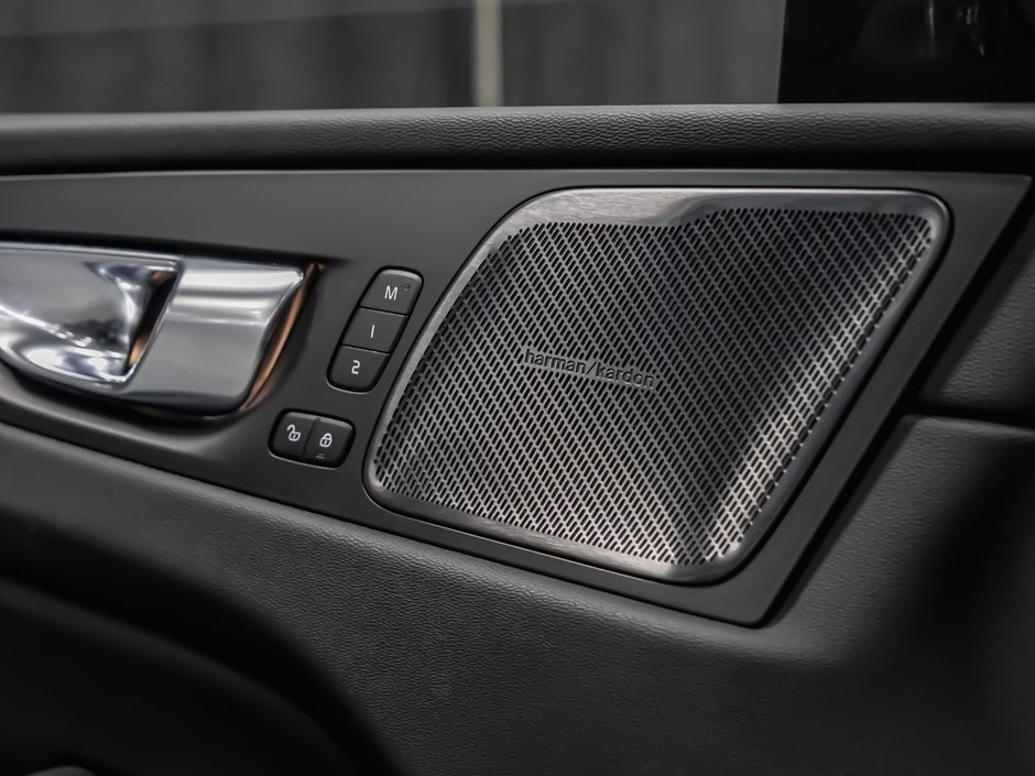 Volvo XC60 B5 PLUS DARK CLIMATE HARMAN 2025-10