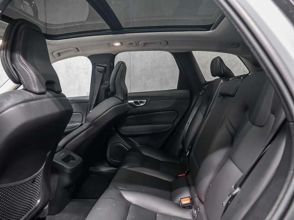 2025 Volvo XC60 B5 CORE DARK CLIMATE-10