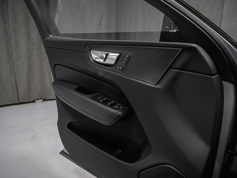 2025 Volvo XC60 B5 CORE DARK CLIMATE-7