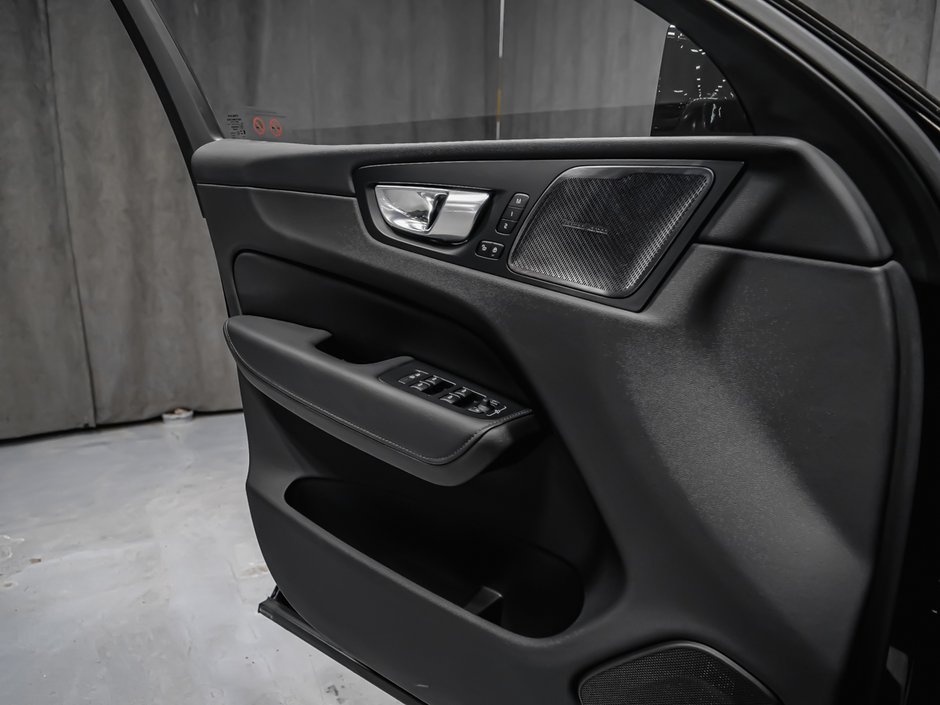 Volvo XC60 B5 PLUS DARK 2025-10