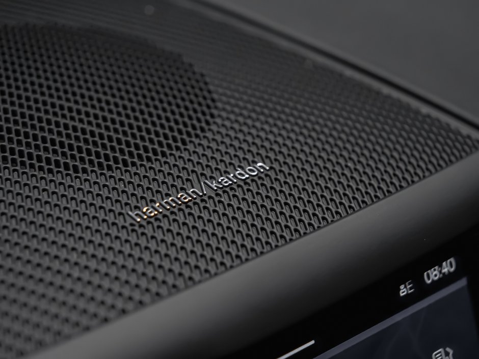 2025 Volvo XC60 B5 PLUS DARK CLIMATE HARMAN-12