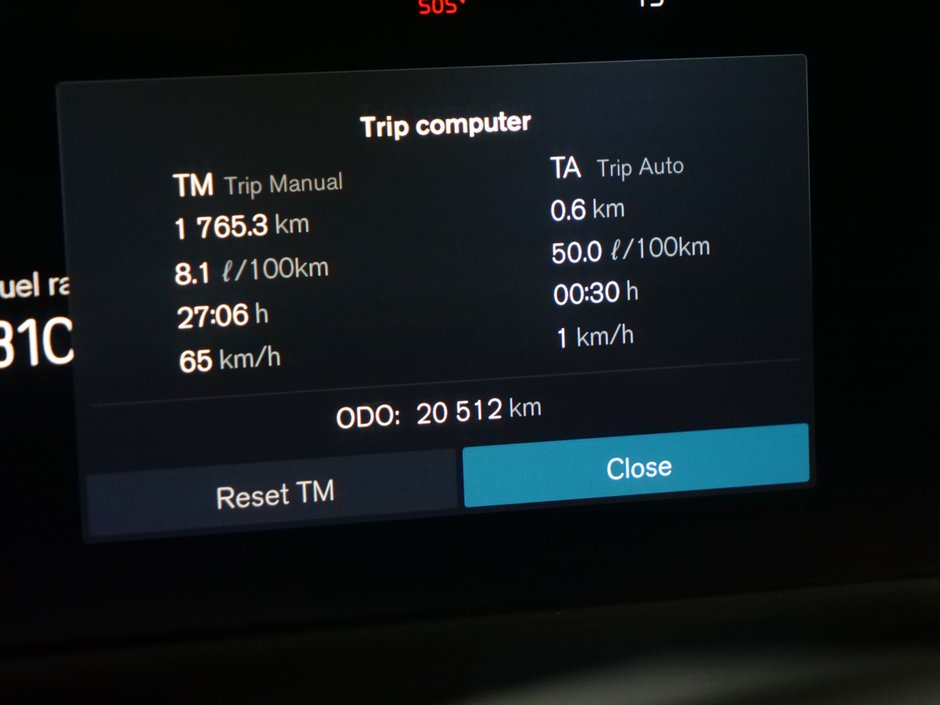 Volvo XC60 Plus, B5 AWD, Dark Theme 2025-10