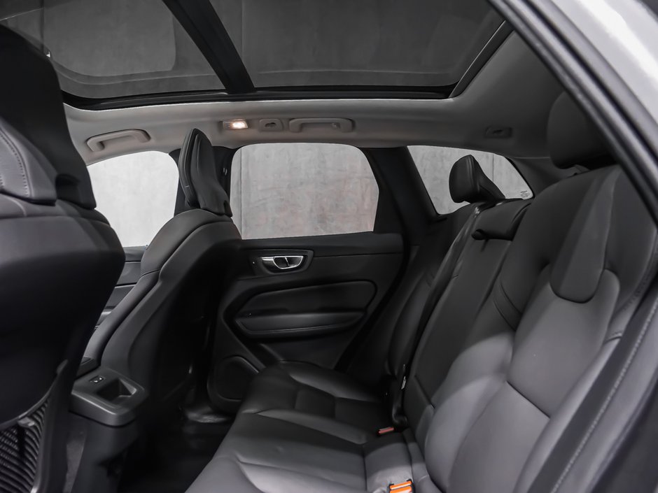 2025 Volvo XC60 Plus, B5 AWD, Dark Theme-11