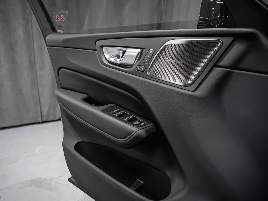 Volvo XC60 B5 PLUS DARK CLIMATE HARMAN KARDON 2025-8