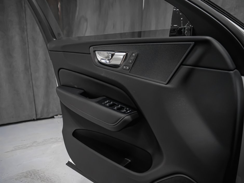2025 Volvo XC60 B5 PLUS DARK CLIMAT MAGS 20PO-9