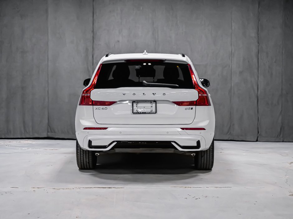 Volvo XC60 Plus Dark Theme climate package 2025-4