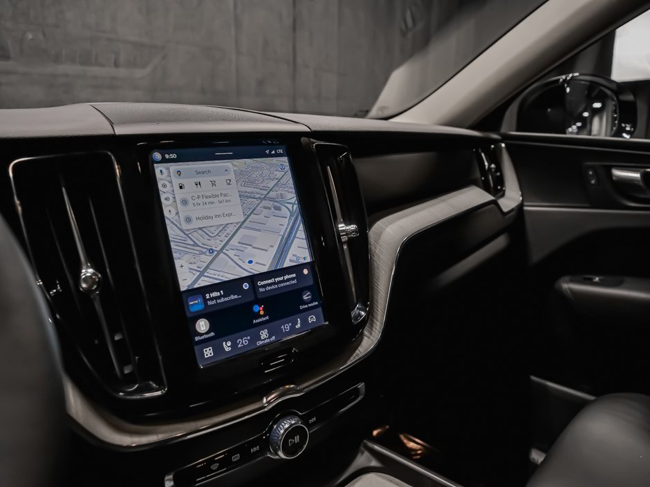 Volvo XC60 Plus Dark Theme climate package 2025-9