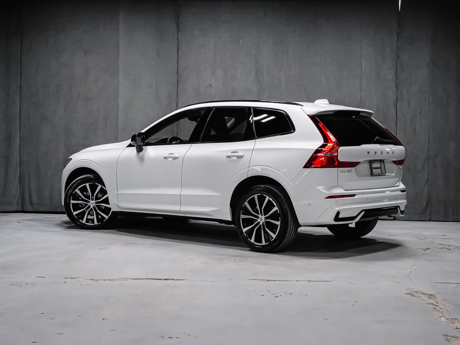 Volvo XC60 Plus Dark Theme climate package 2025-2
