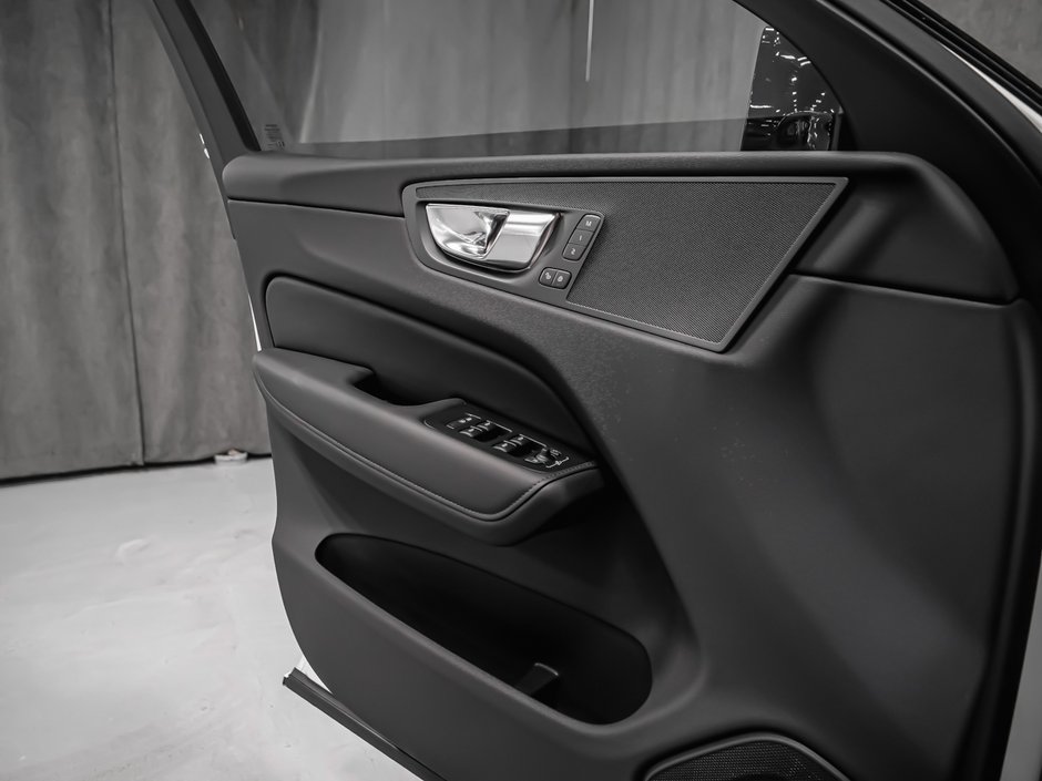 Volvo XC60 B5 PLUS DARK CLIMATE 2025-9