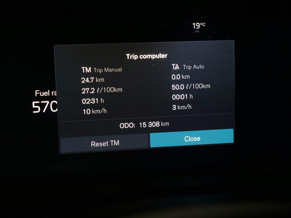 2025 Volvo XC60 Plus Dark Theme-8