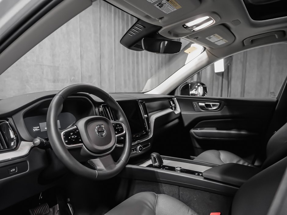 2025 Volvo XC60 Plus Dark Theme-3