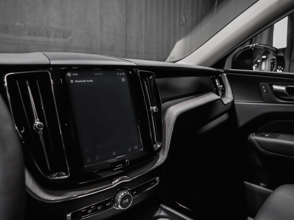 2025 Volvo XC60 Plus Dark Theme-7