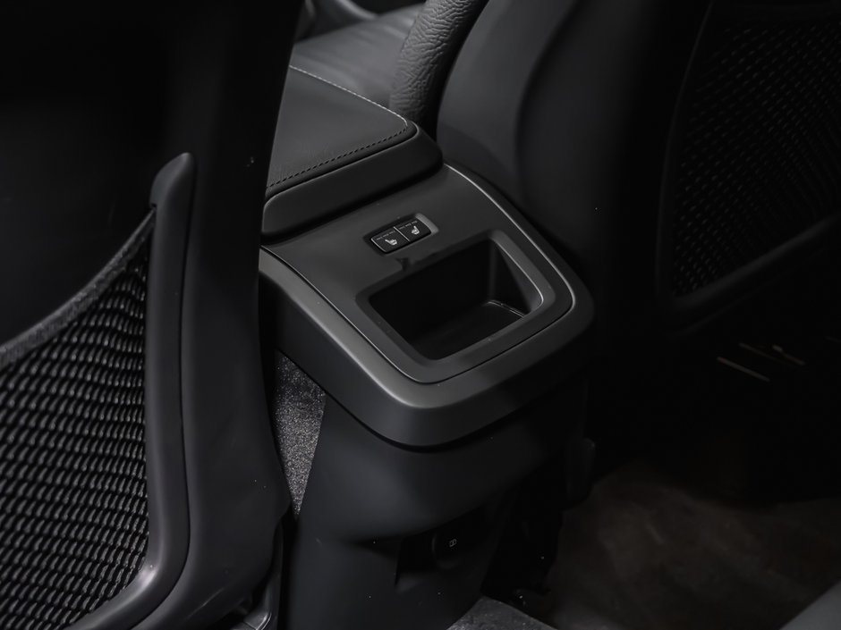 2025 Volvo XC60 B5 PLUS DARK CLIMATE-12