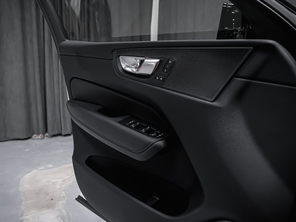 Volvo XC60 B5 PLUS DARK CLIMATE 2025-8