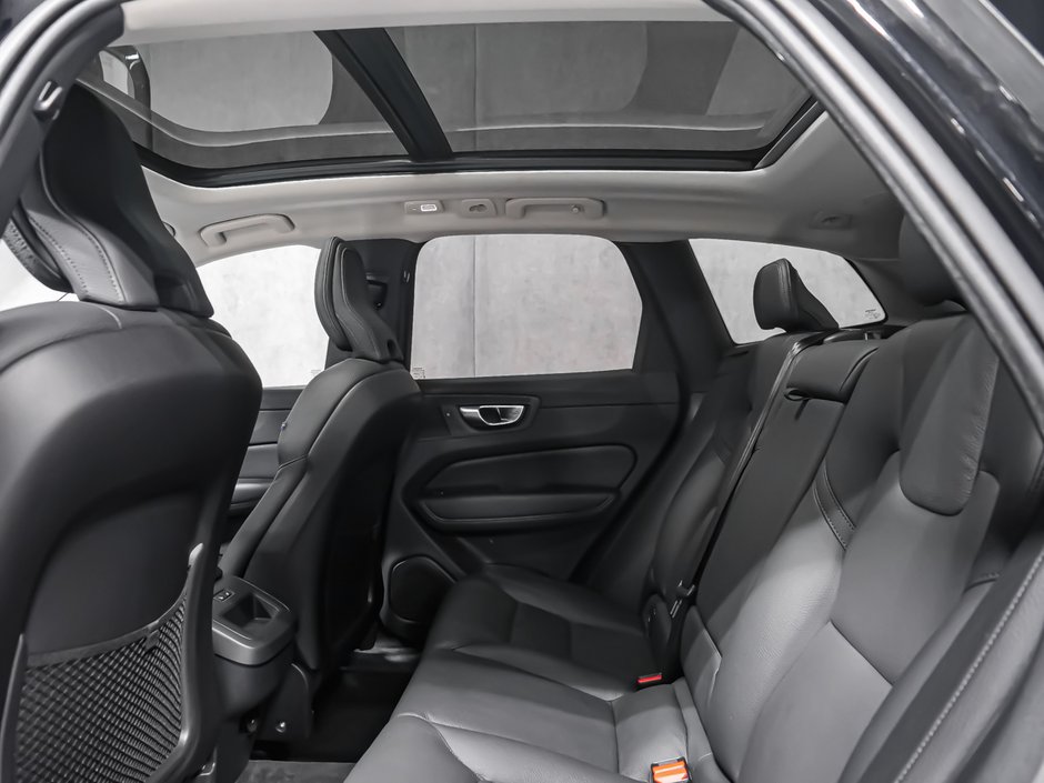 2025 Volvo XC60 B5 PLUS DARK CLIMATE-12