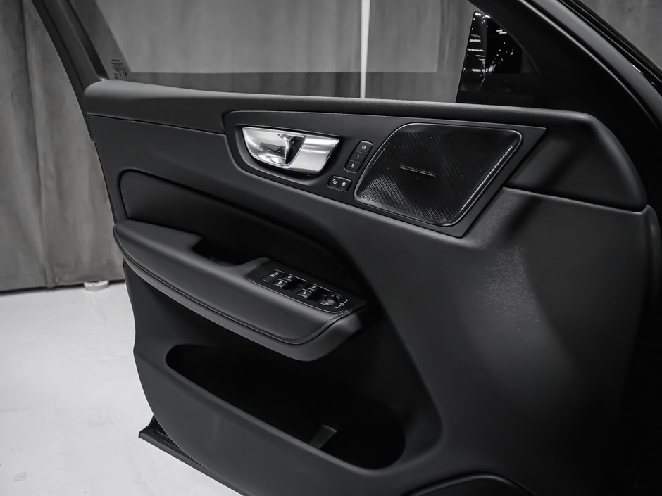 2025 Volvo XC60 B5 PLUS DARK CLIMATE-9