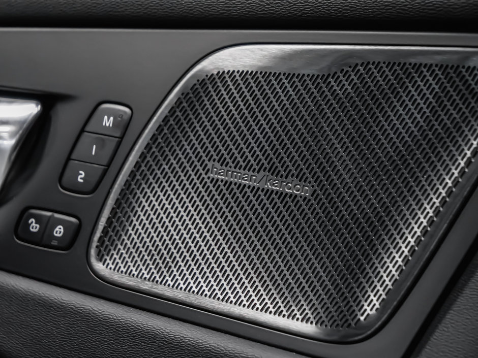 2026 Volvo XC60 Ultra Black Edition-19