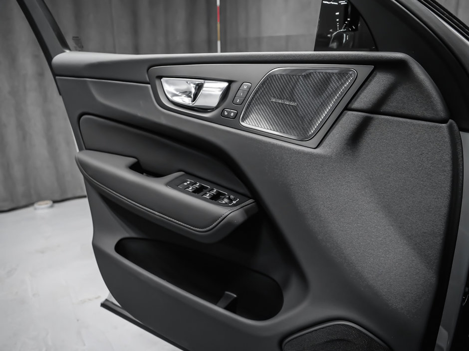 2026 Volvo XC60 Ultra Black Edition-18