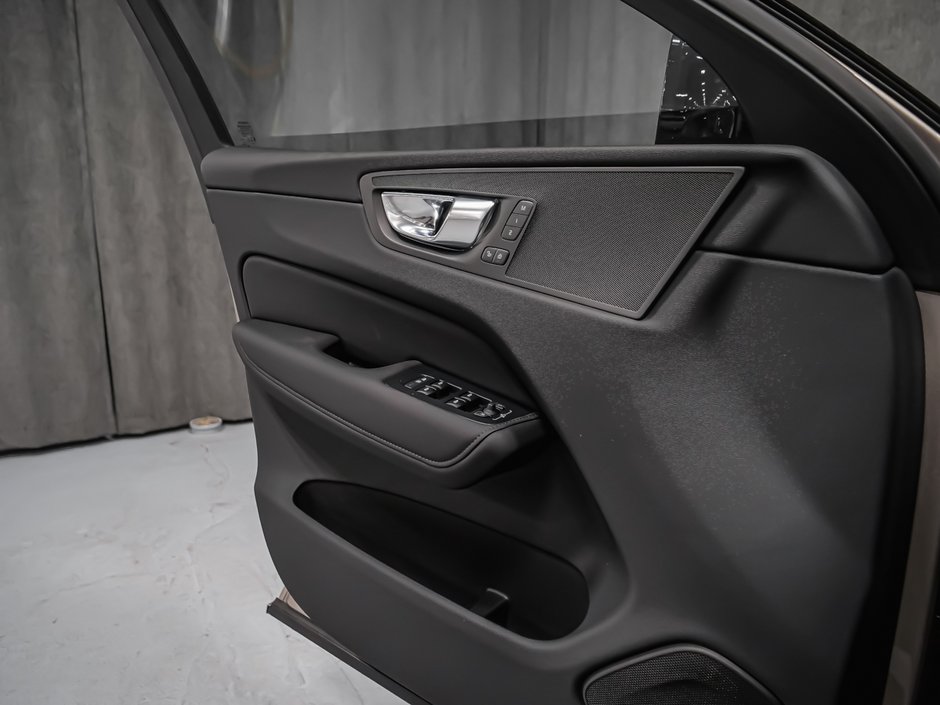 2026 Volvo XC60 Plus-9