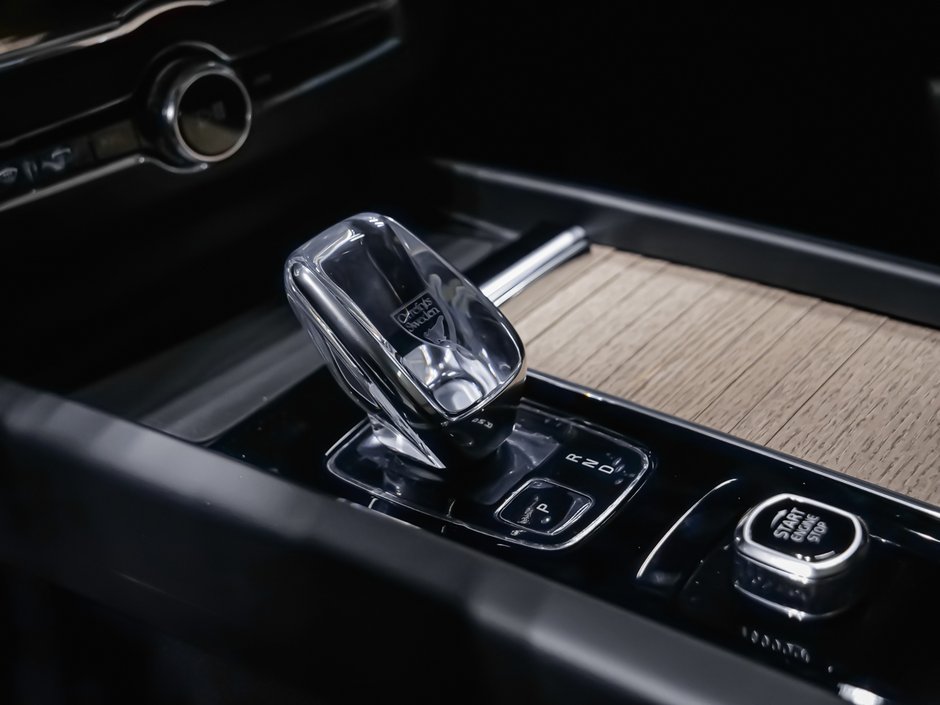 2026 Volvo XC60 Plus-11