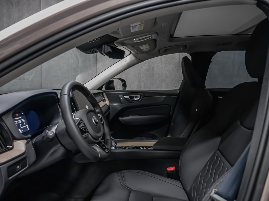 2026 Volvo XC60 Plus-12