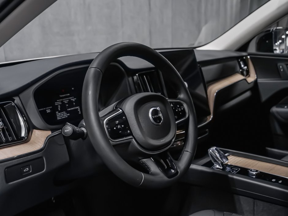 2026 Volvo XC60 Plus-8