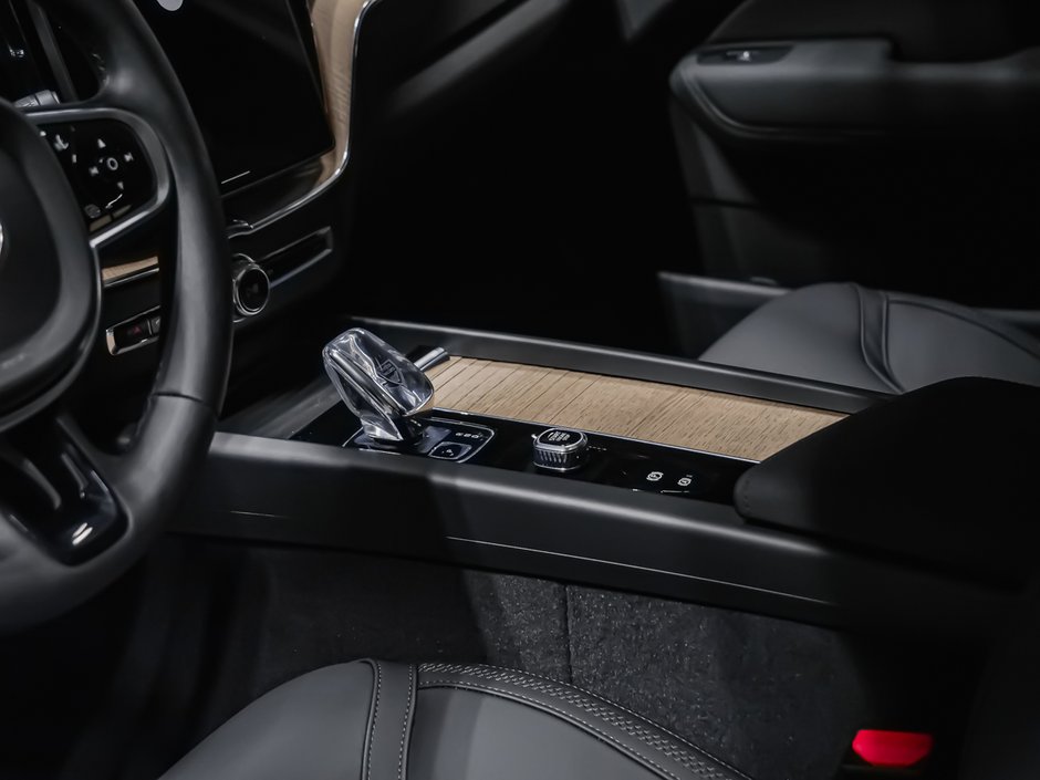 2026 Volvo XC60 Plus-7