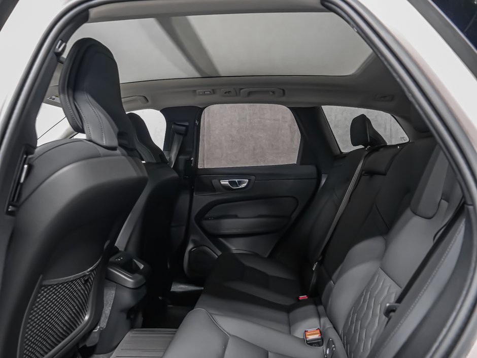 2026 Volvo XC60 Plus-13