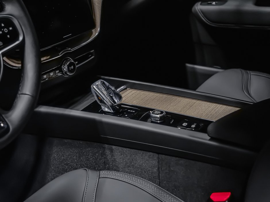 2026 Volvo XC60 Plus-7