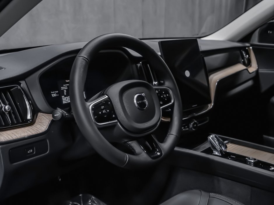 2026 Volvo XC60 Plus-8